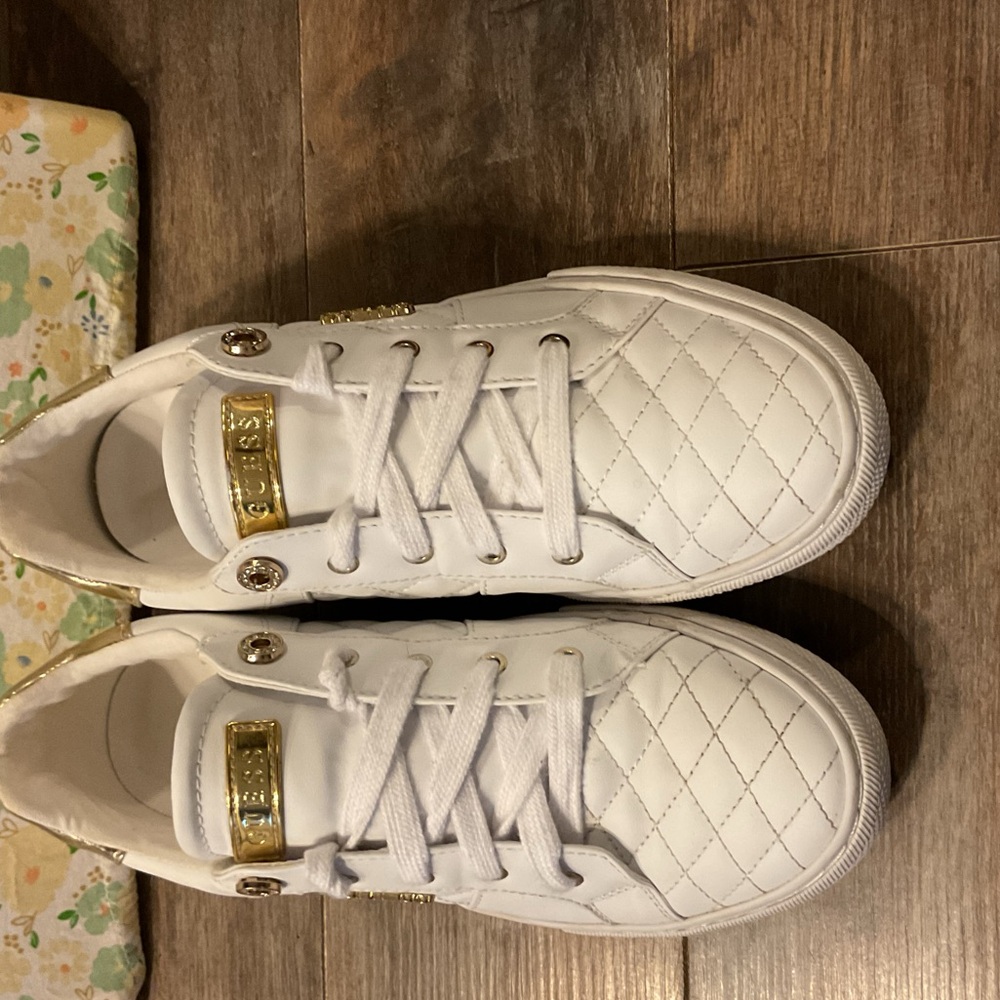 Women’s low top shoes guess shoes! - Picture 6 of 11